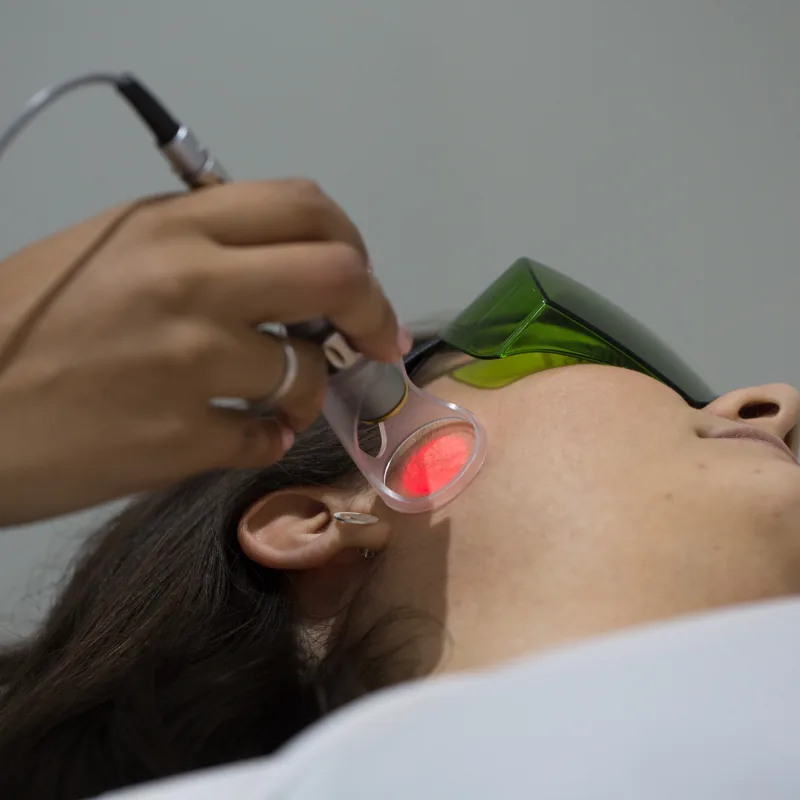 Administering laser therapy treatment